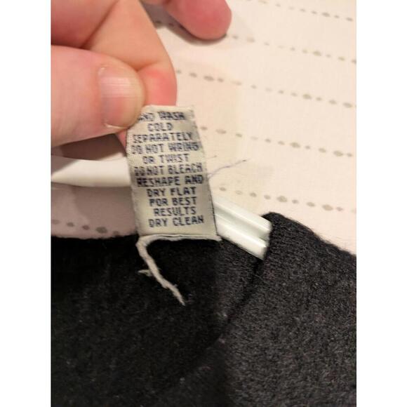 Lord & Taylor 2 Two Ply Cashmere Sweater - Stylish Striped Design - Picture 6 of 9